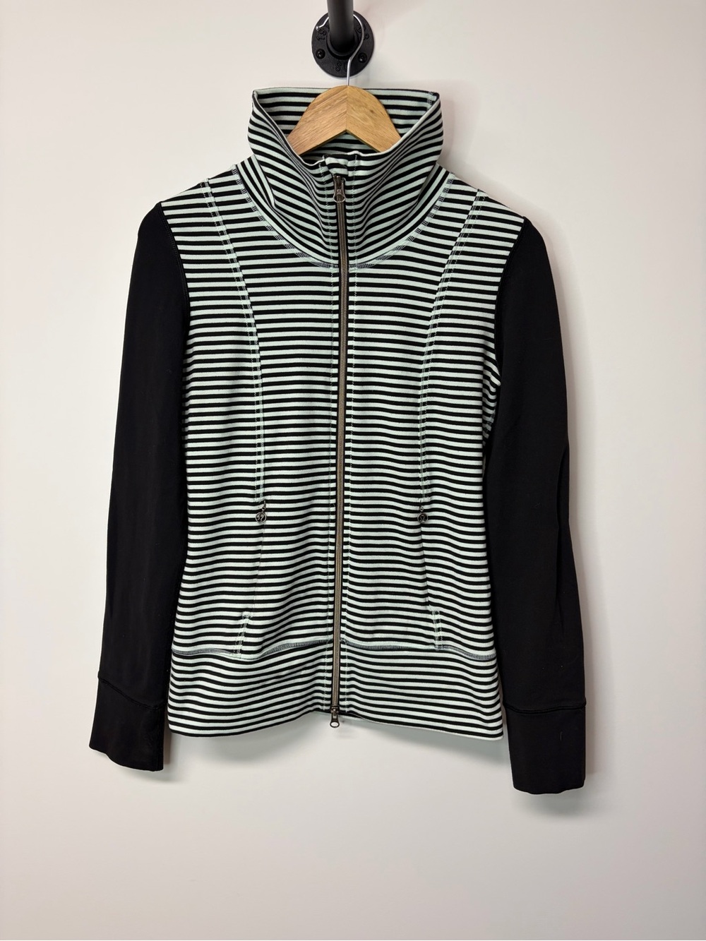 Lululemon In Stride Jacket Quiet Stripe Black stripe Size 6